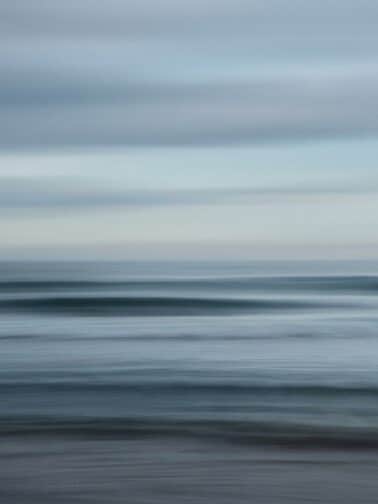Minimal seascape with motion blur