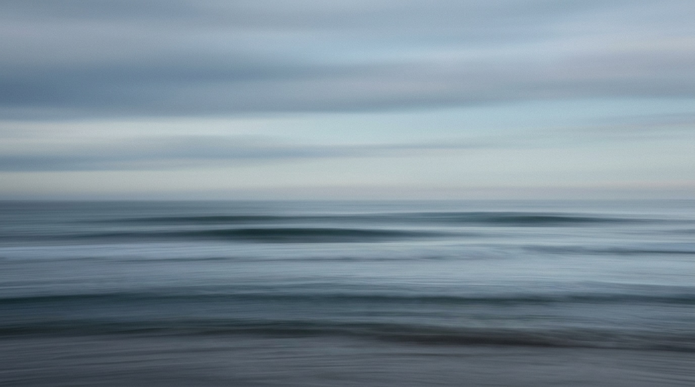 Minimal seascape with motion blur