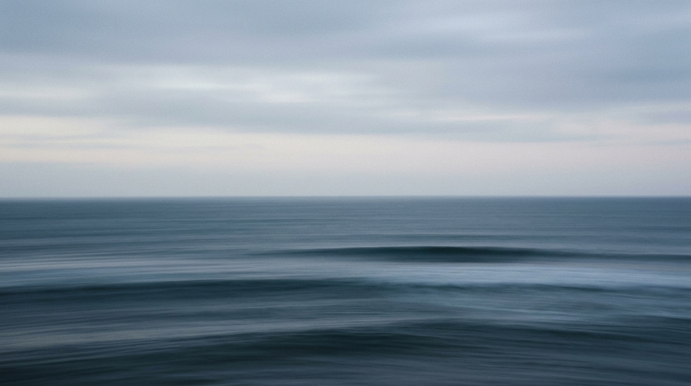 Minimal seascape with motion blur
