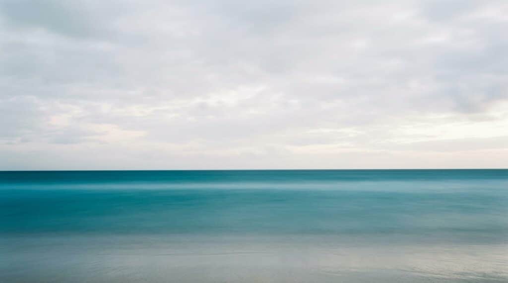 Smooth seascape horizon — representing clarity and balance for driven, ambitious women in therapy